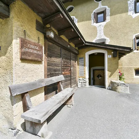 Chesa Grischuna - *
