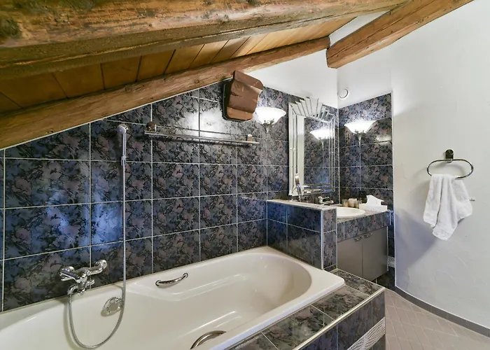 Chesa Grischuna - * La Punt-Chamues-ch