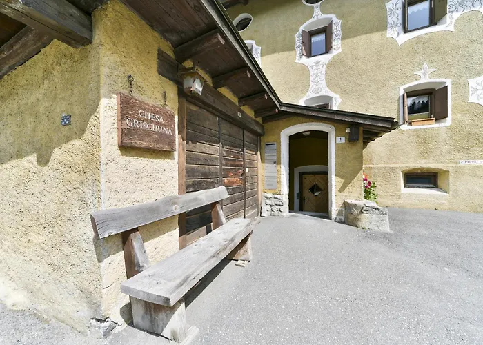 Chesa Grischuna - *
